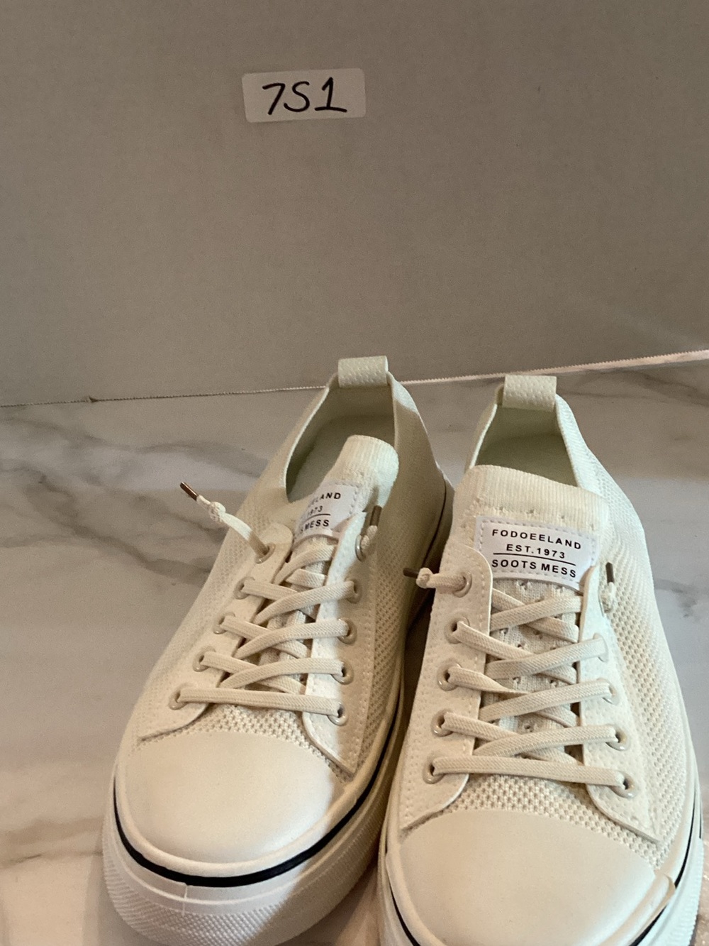 Comfy tennis shoes